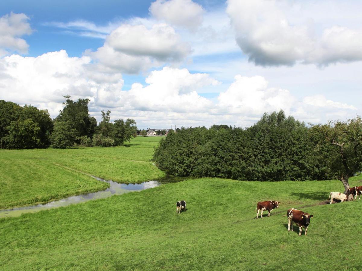 Quaint Farmhouse Near River In Oosterwijk 리에르담 외부 사진