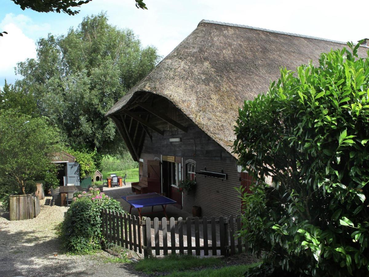 Quaint Farmhouse Near River In Oosterwijk 리에르담 외부 사진
